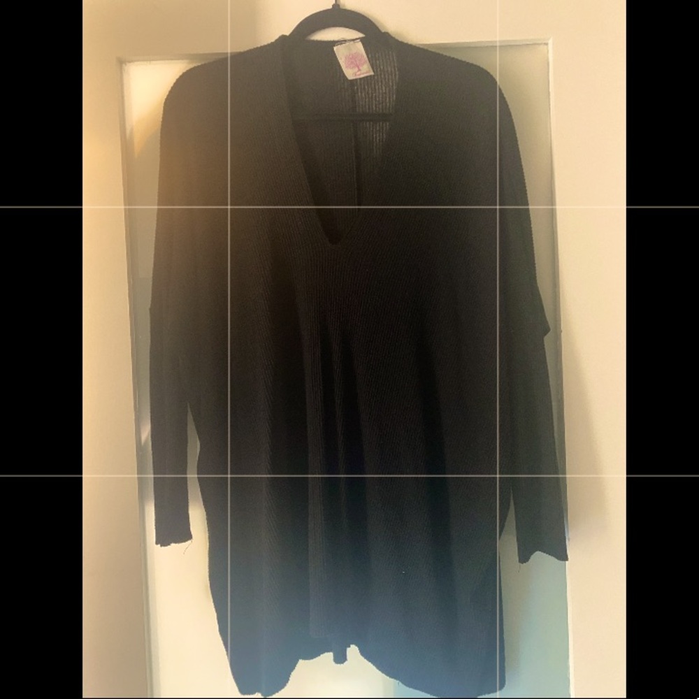 Oversized black long-sleeve light sweater